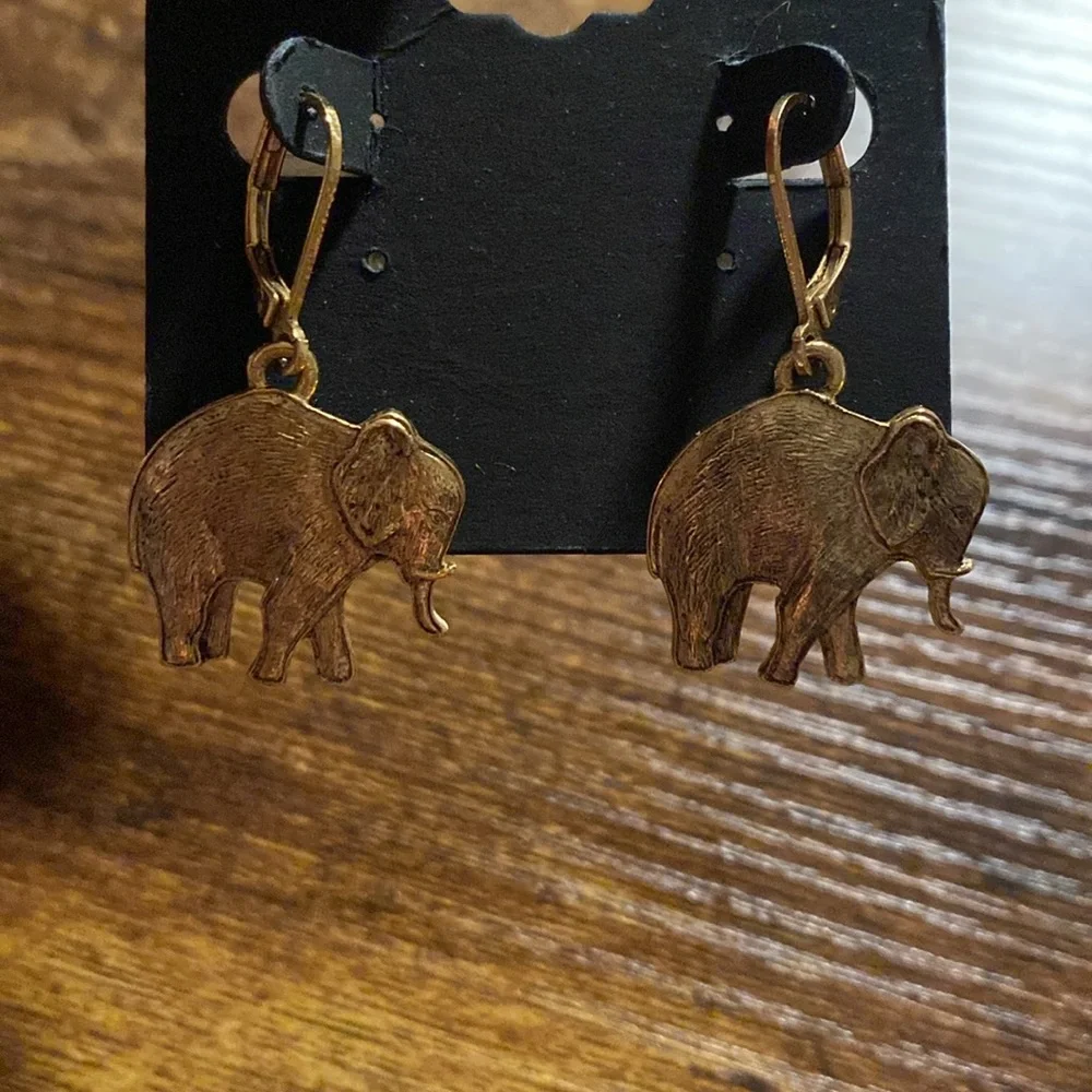 Beautiful elephant earrings NWT - Picture 4 of 4